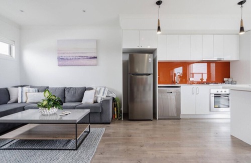Seaford House | 2Bdrm Beachside Town House with Ocean Views