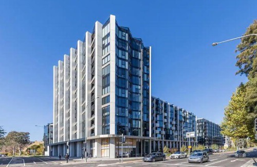 Reid Apartment | 2BR-2BR-1Car-CBD-Pool-Shopping