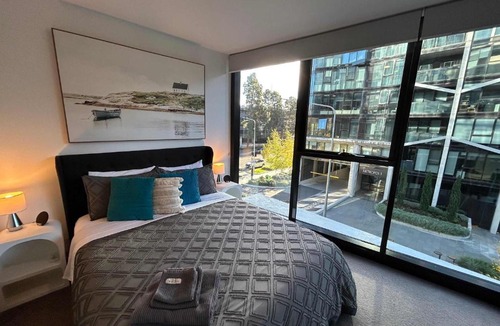 Reid Apartment | 2BR-2BR-1Car-CBD-Pool-Shopping