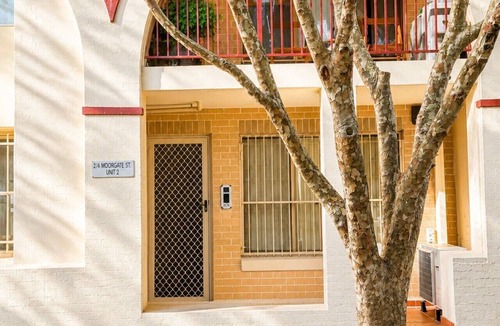 Chippendale Apartment | 2BR Apartment Central Rail Station CBD Free Parking