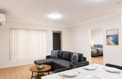 Chippendale Apartment | 2BR Apartment Central Rail Station CBD Free Parking