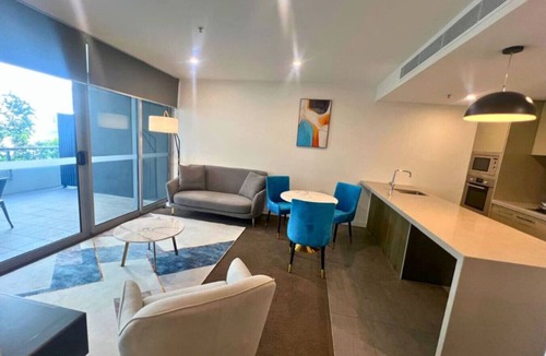 Woolloongabba Apartment | 2BR Apt with Pool, Gym & Sauna with Balcony