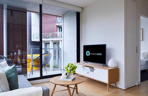 Abbotsford Apartment | 2BR Apt With Yarra River Views & Parking