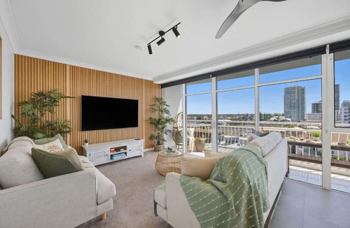Biggera Waters Apartment | 2BR Beachfront Pool Spa Sauna