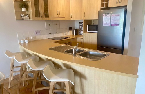 Townsville Apartment | 2BR Marina Apartment - Walk to Ferry-Casino-Strand