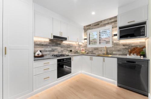 Eastlakes Apartment | 2BR Plus Free Parking - Airport Luxury Retreat