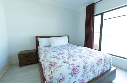 Buderim House | 2BR Suite with Lounge, Bath & Workstation