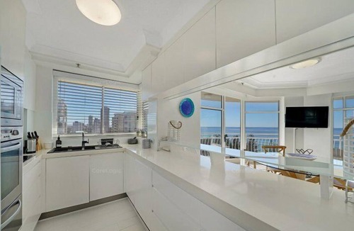 Burleigh Heads Apartment | 2nd Avenue Beachside Apartments