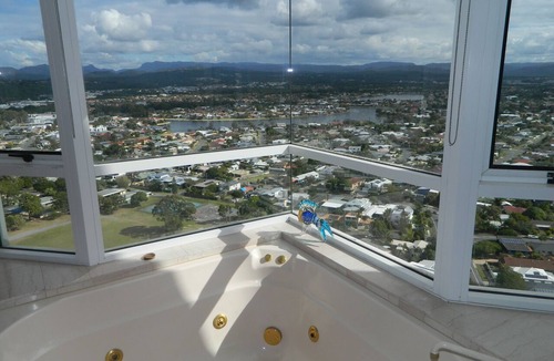 Burleigh Heads Apartment | 2nd Avenue Beachside Apartments