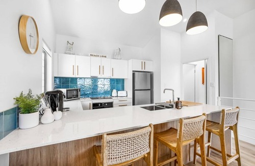 Sunshine Beach Apartment | 3 Andari Sunshine Beach Modern Apt 1 Min Beach