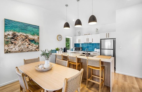 Sunshine Beach Apartment | 3 Andari Sunshine Beach Modern Apt 1 Min Beach