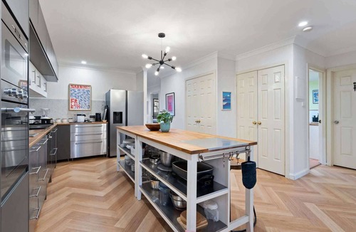 Watson Apartment | 3-Bed Apartment in Holiday Style Resort with Pool