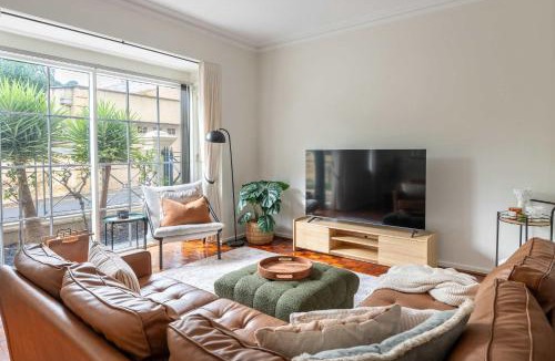 North Adelaide House | 3 Bed Close To City Adelaide Oval Golf Course
