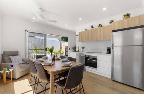 Redcliffe Condo | 3-Bed Coastal Escape with Horses & Beach Walk