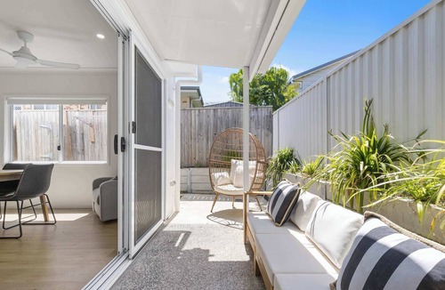 Redcliffe Condo | 3-Bed Coastal Escape with Horses & Beach Walk