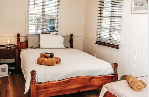 Blackbutt North House | 3 bed cottage nestled at centre of 21 acres