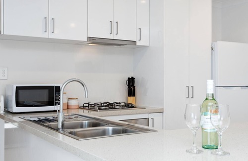 Munster House | 3-Bedroom, 2-Bathroom Family Home in Lake Coogee