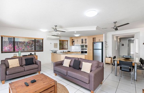 Trinity Beach Apartment | 3 Bedroom Apartment in Trinity Beach