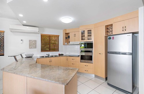 Trinity Beach Apartment | 3 Bedroom Apartment in Trinity Beach