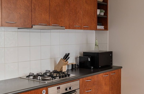 Traralgon House | 3 bedroom CBD townhouse overlooking tennis courts