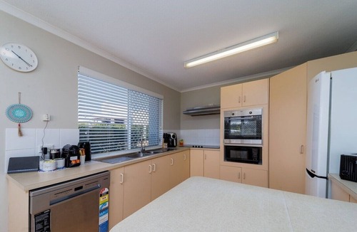 Urangan Apartment | 3 Bedroom Coastal Comfort Urangan Apartment