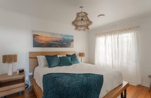 Penguin House | 3-Bedroom Getaway Minutes from the Beach