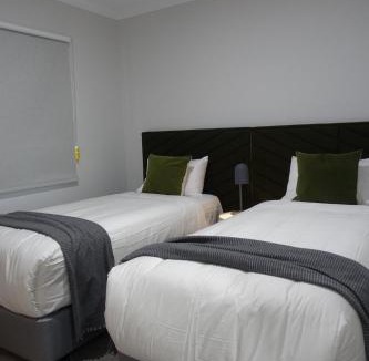 Shepparton House | 3-Bedroom Home Flexible Beds North Shepparton