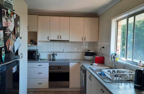 Arana Hills House | 3 bedroom home located within 20 mins of Brisbane CBD