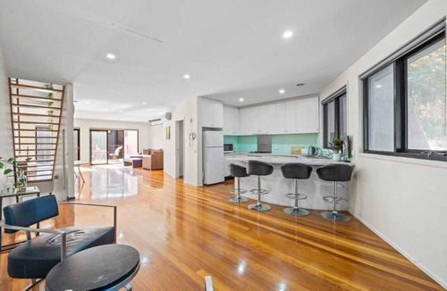 St Kilda House | 3-bedroom house in lovely St Kilda with WiFi, AC