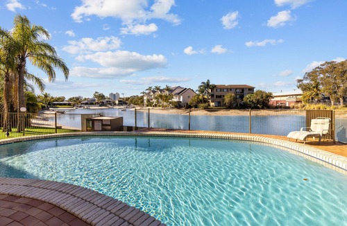 Mooloolaba Villa | 3 Bedroom Mooloolaba Canal property