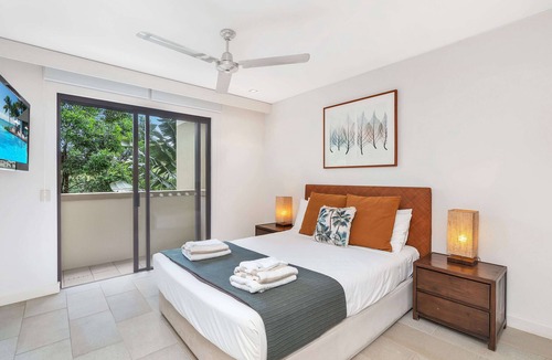 Palm Cove Apartment | 3 Bedroom Temple Apartment Palm Cove in the beachfront resort