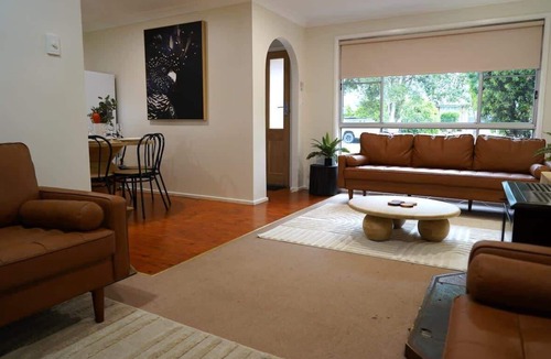 Denman House | 3 Queen Beds, Work-Ready, Parking