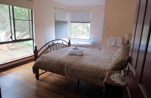 North Walpole House | #3 Walpole Wilderness Resort chalet. Spa + forest!