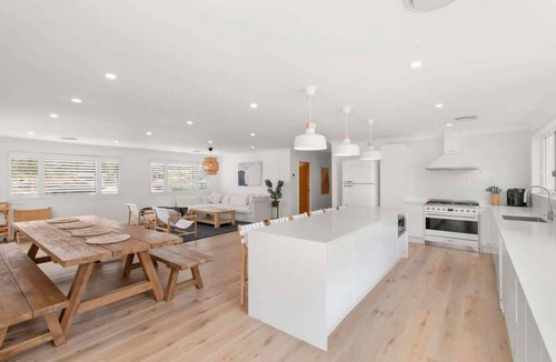 Surf Beach House | 3 White Sands