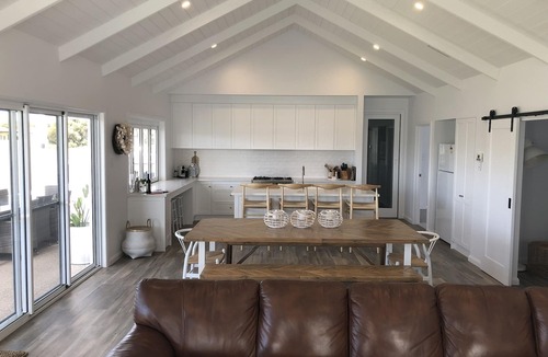 Waterhouse House | 300m to restaurants & shops, 400M to the beach!