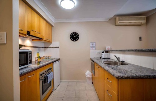 Perth Central Business District Apartment | 302 Sunny KingsPark Perth CBD 1BR Pool Gym