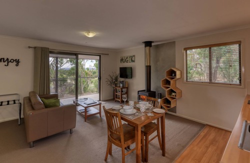 Stanthorpe Cottage | 31 The Rocks