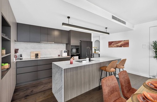 South Brisbane Apartment | 31F Premium 3BR Skyline River Views Brisbane One