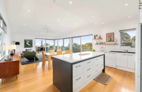 McCrae Apartment | 32 Arthurs ave · The Eagles Nest!