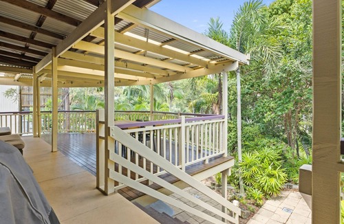 Rainbow Beach House | 33 Cooloola Drive - Rainbow Beach. Walk to the beach, pet friendly