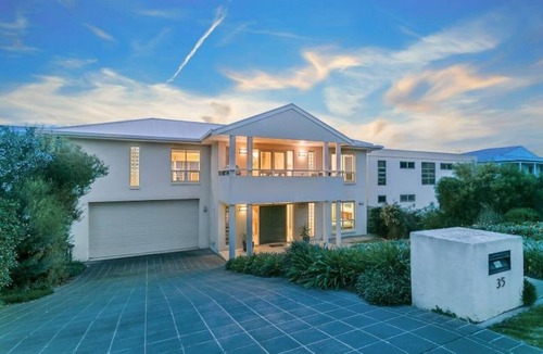 Goolwa Beach House | 35 Hazel St - Pet Friendly, outside only - Luxury