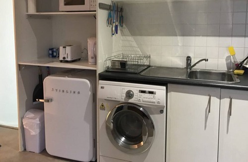 Gungahlin Apartment | 35-Modern &Central Hotelstyle Apartment, FREE WiFi central location