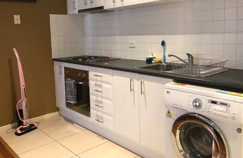 Gungahlin Apartment | 35-Modern &Central Hotelstyle Apartment, FREE WiFi central location
