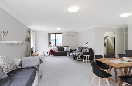 Dalmeny House | 37 Mort Avenue