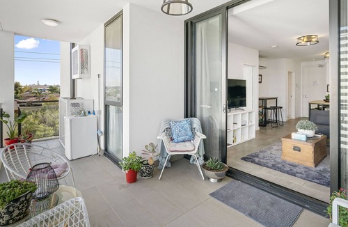 North Perth Apartment | 38 North Perth Snuggle Sanctuary- for 2 - parking