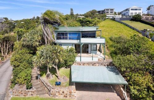 Coolum Beach House | 38 Pacific Terrace