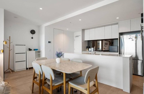 Docklands Apartment | 39th floor luxurious spacious apartment
