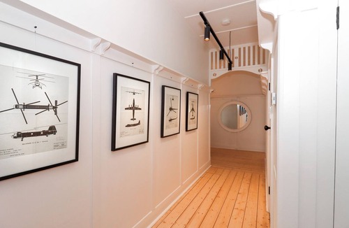 Ballarat House | 3BED| 3BATH| WOOD FIRE| AIR-CON | SLEEPS 8 | OFF STREET PARKING | PET FRIENDLY