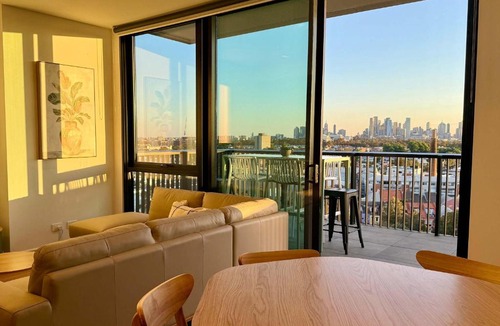 Brunswick Apartment | 3BR 2Bath FREE PARKING Balcony w Cityviews