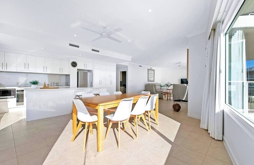 Urangan Apartment | 3BR/3Bath Resort Apt 2 Pools + Gym + 2 Car PK